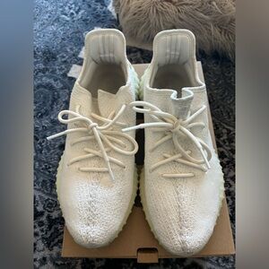 Excellent used condition Yeezy Boost 350 v2 size us 10.5